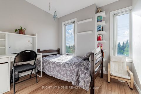 Photo 19 at 9 - 15943 Bayview Avenue, Bayview Northeast, Aurora
