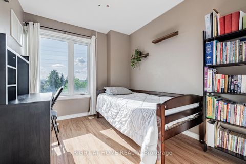 Photo 20 at 9 - 15943 Bayview Avenue, Bayview Northeast, Aurora