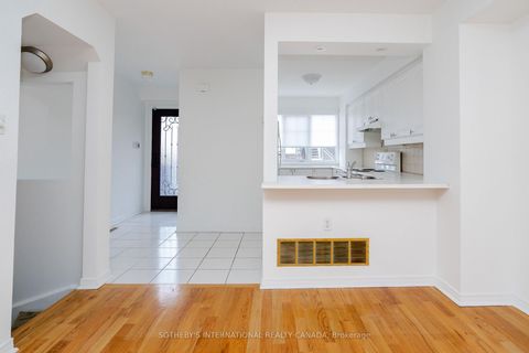 Photo 10 at 58A Poulett Street, Moss Park, Toronto