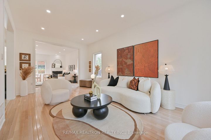 Photo 3 at 6 Renberg Drive, Cachet, Markham