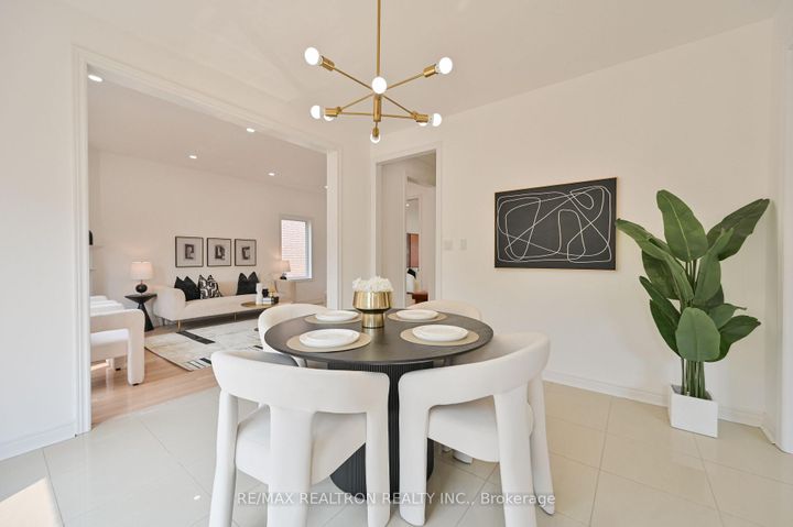 Photo 14 at 6 Renberg Drive, Cachet, Markham