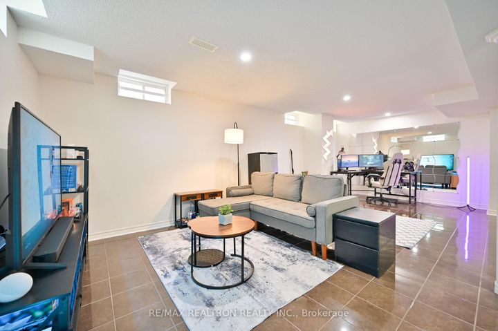 Photo 42 at 6 Renberg Drive, Cachet, Markham