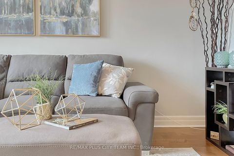Photo 6 at 215 - 35 Ormskirk Avenue, Swansea, Toronto