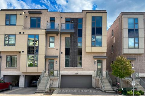 Photo 3 at 5 Smallwood Circle, Brownridge, Vaughan