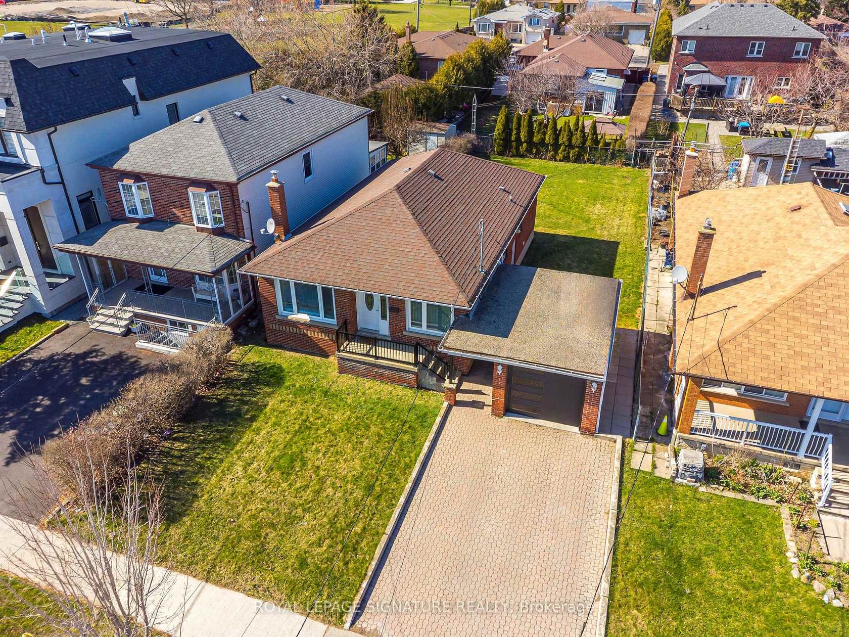 136 Regina Avenue, Lawrence, Toronto 