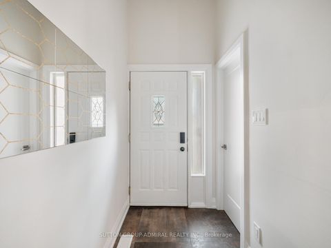 Photo 3 at 42 - 765 Oklahoma Drive, West Shore, Pickering