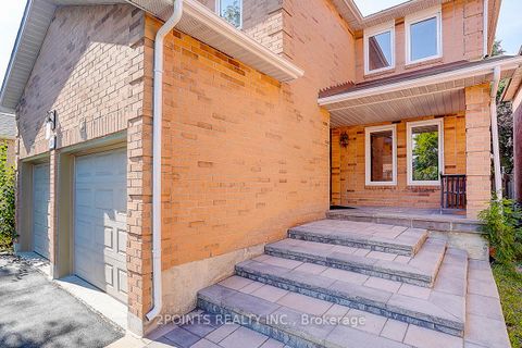 Photo 2 at 233 Brickstone Circle, Brownridge, Vaughan