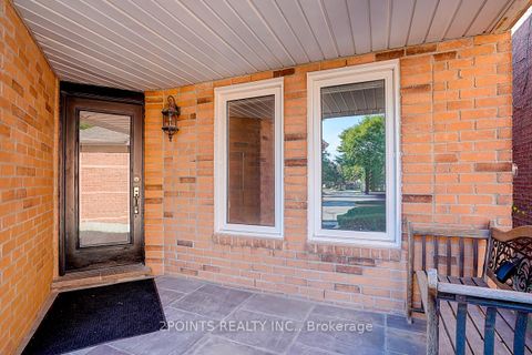 Photo 3 at 233 Brickstone Circle, Brownridge, Vaughan