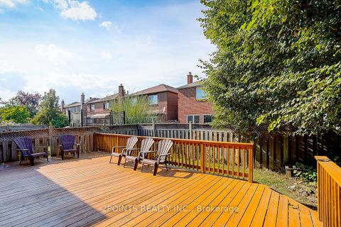 Photo 5 at 233 Brickstone Circle, Brownridge, Vaughan