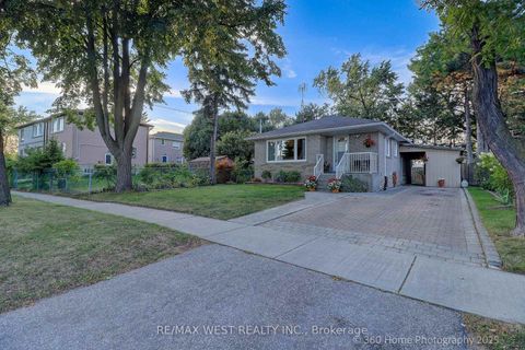 Photo 1 at 152 Benjamin Boulevard, Kennedy Park, Toronto