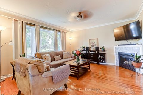 Photo 3 at 152 Benjamin Boulevard, Kennedy Park, Toronto