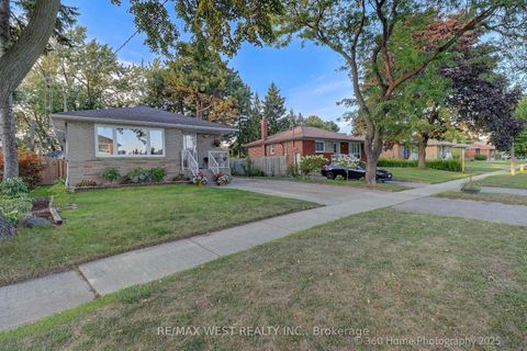 Photo 23 at 152 Benjamin Boulevard, Kennedy Park, Toronto