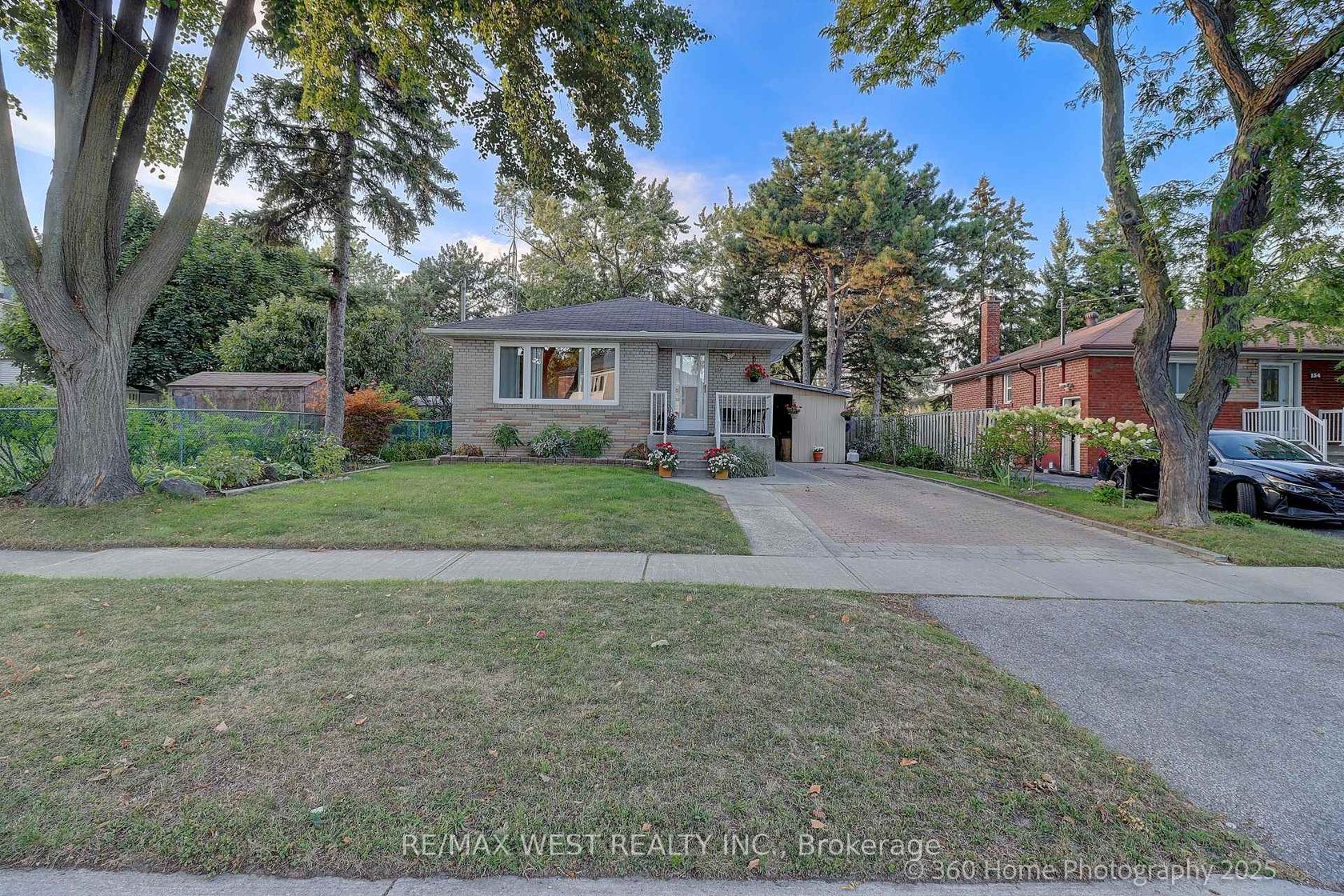 152 Benjamin Boulevard, Kennedy Park, Toronto 