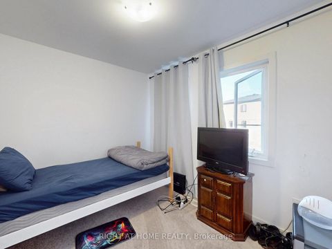 Photo 11 at 33 Pumpkin Corner Crescent, Shore, Barrie