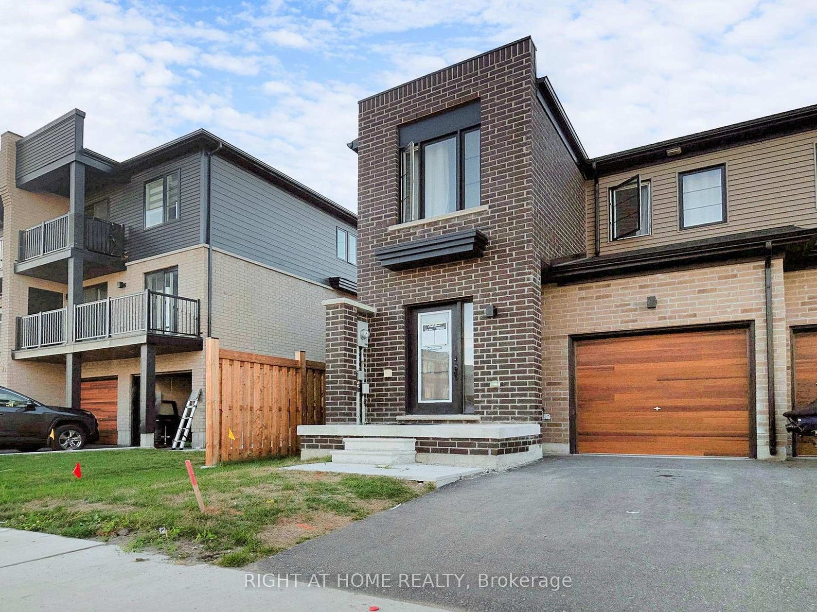 33 Pumpkin Corner Crescent, Shore, Barrie photo number 2