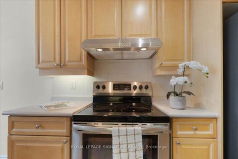 Photo 10 at 802 - 1 Lomond Drive, City Centre West, Toronto