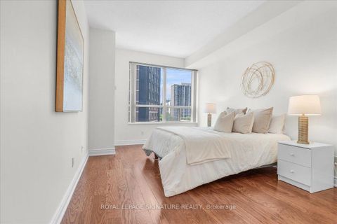Photo 12 at 802 - 1 Lomond Drive, City Centre West, Toronto