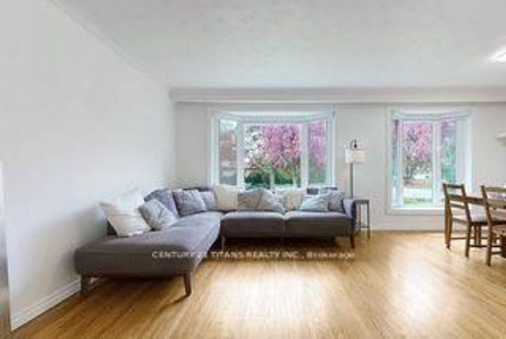 Photo 2 at 2335 Bostock Crescent, Clarkson, Mississauga
