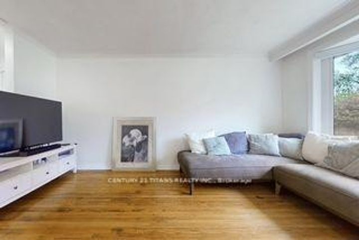 Photo 3 at 2335 Bostock Crescent, Clarkson, Mississauga