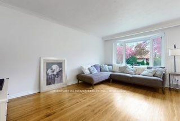 Photo 4 at 2335 Bostock Crescent, Clarkson, Mississauga