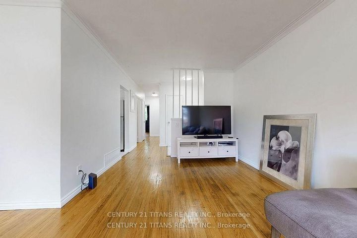 Photo 5 at 2335 Bostock Crescent, Clarkson, Mississauga
