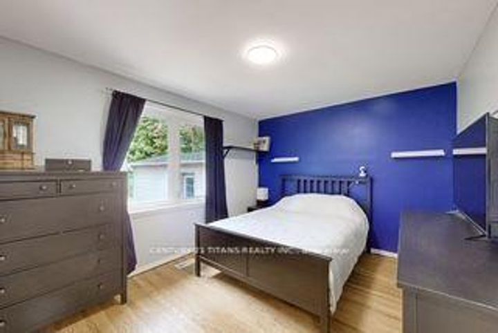 Photo 11 at 2335 Bostock Crescent, Clarkson, Mississauga