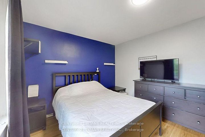 Photo 12 at 2335 Bostock Crescent, Clarkson, Mississauga