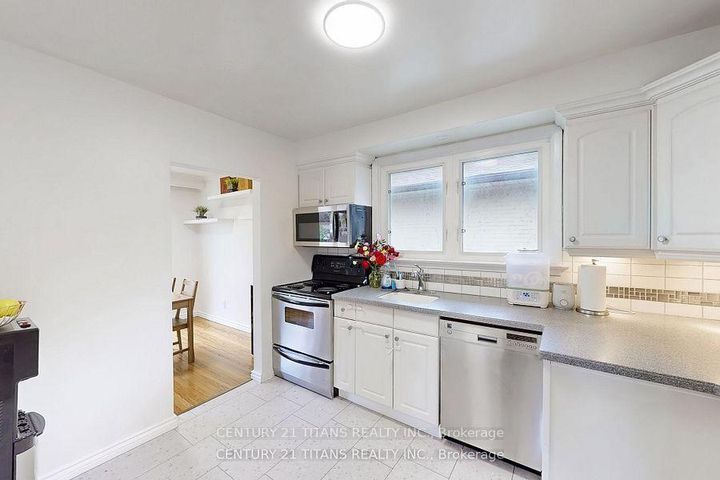 Photo 16 at 2335 Bostock Crescent, Clarkson, Mississauga