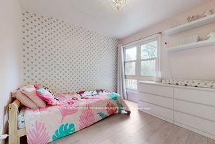 Photo 17 at 2335 Bostock Crescent, Clarkson, Mississauga