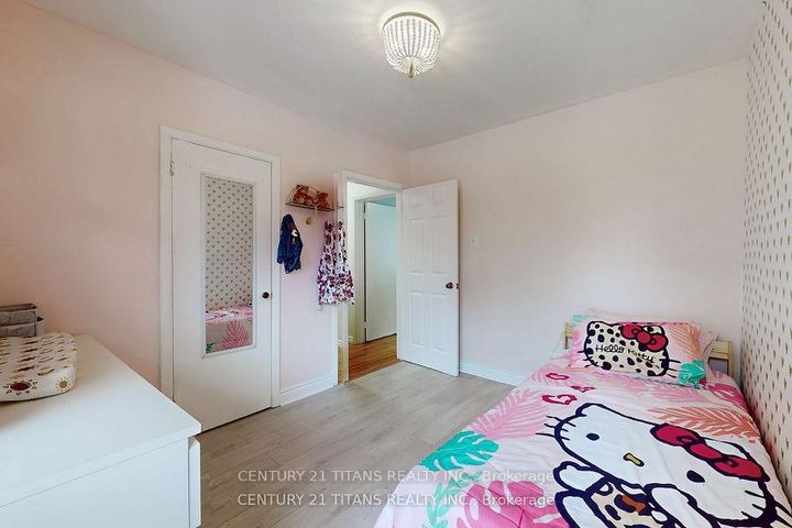 Photo 18 at 2335 Bostock Crescent, Clarkson, Mississauga