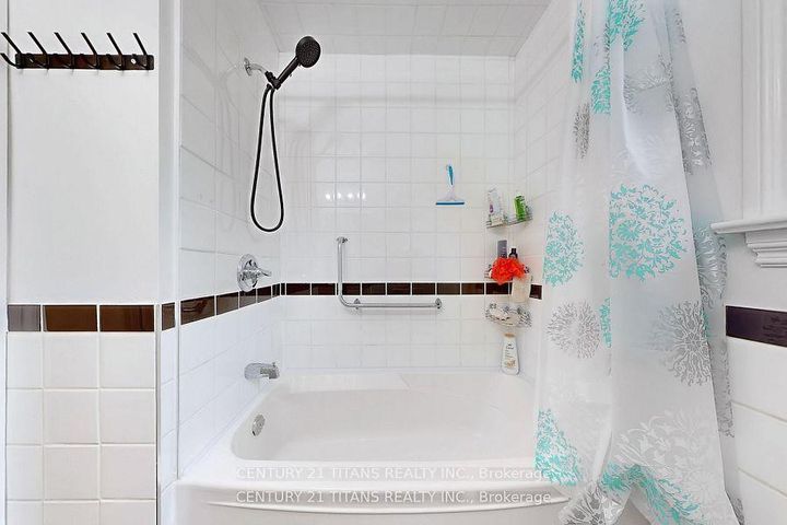 Photo 20 at 2335 Bostock Crescent, Clarkson, Mississauga