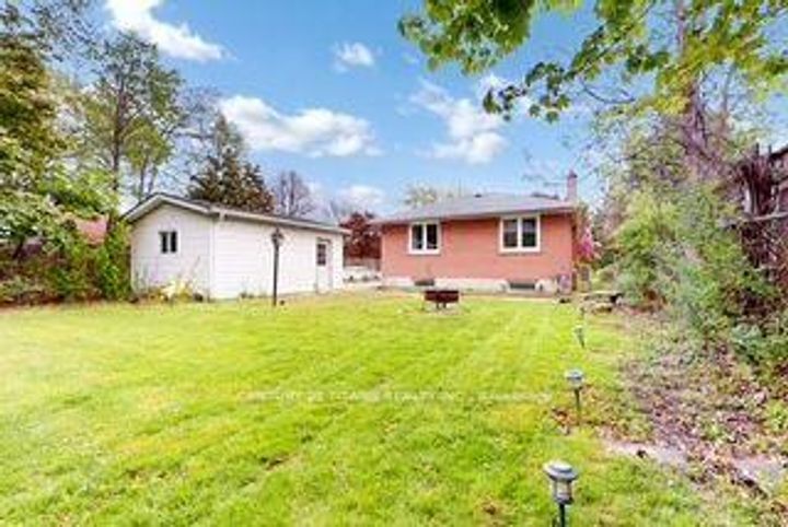 Photo 22 at 2335 Bostock Crescent, Clarkson, Mississauga