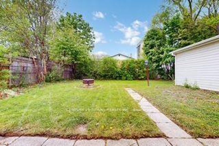 Photo 24 at 2335 Bostock Crescent, Clarkson, Mississauga