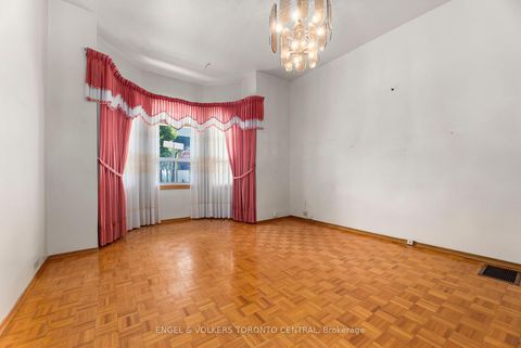 Photo 6 at 8 Brookfield Street, Bellwoods, Toronto
