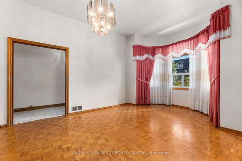 Photo 7 at 8 Brookfield Street, Bellwoods, Toronto