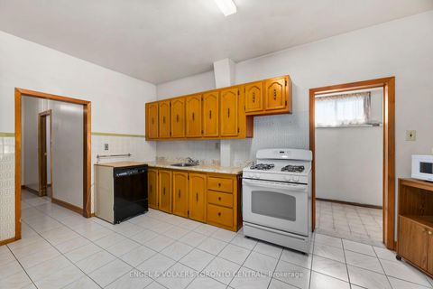 Photo 10 at 8 Brookfield Street, Bellwoods, Toronto