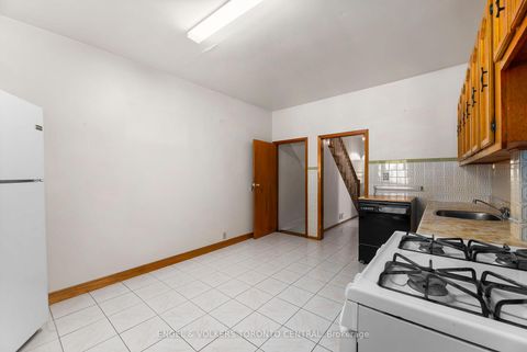 Photo 11 at 8 Brookfield Street, Bellwoods, Toronto