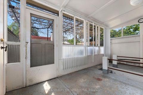 Photo 13 at 8 Brookfield Street, Bellwoods, Toronto