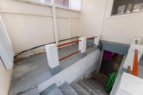 Photo 14 at 8 Brookfield Street, Bellwoods, Toronto