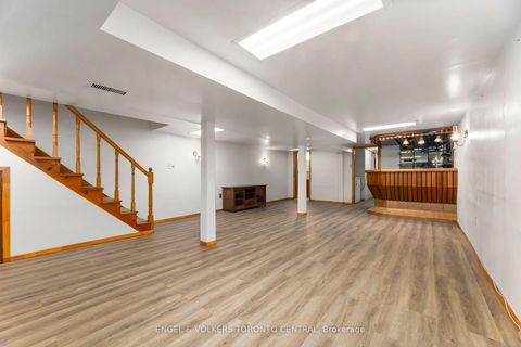 Photo 17 at 8 Brookfield Street, Bellwoods, Toronto