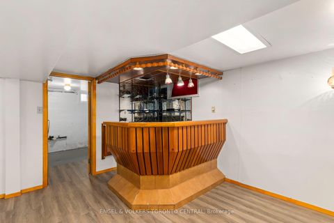 Photo 18 at 8 Brookfield Street, Bellwoods, Toronto