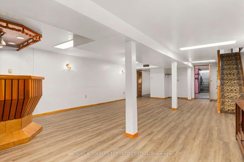 Photo 19 at 8 Brookfield Street, Bellwoods, Toronto