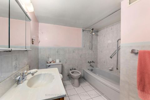 Photo 20 at 8 Brookfield Street, Bellwoods, Toronto