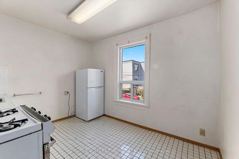 Photo 23 at 8 Brookfield Street, Bellwoods, Toronto