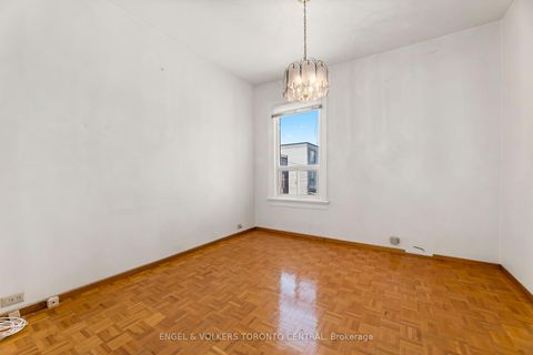 Photo 25 at 8 Brookfield Street, Bellwoods, Toronto