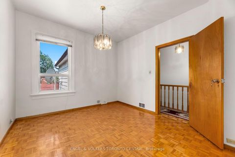 Photo 26 at 8 Brookfield Street, Bellwoods, Toronto