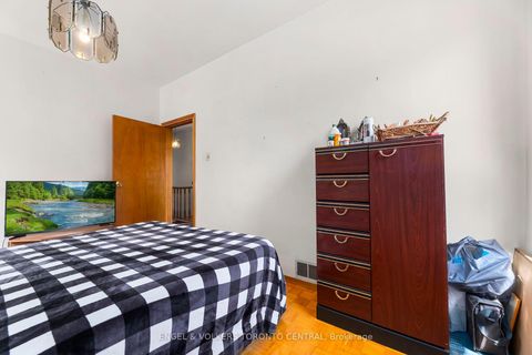 Photo 27 at 8 Brookfield Street, Bellwoods, Toronto