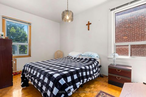 Photo 28 at 8 Brookfield Street, Bellwoods, Toronto