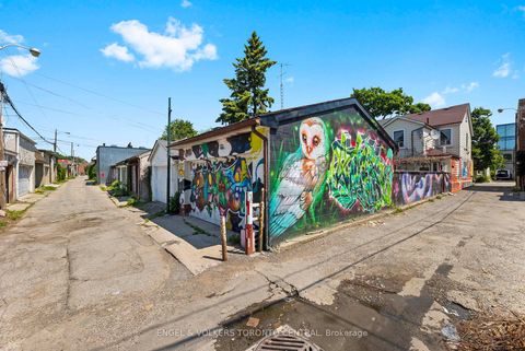 Photo 36 at 8 Brookfield Street, Bellwoods, Toronto