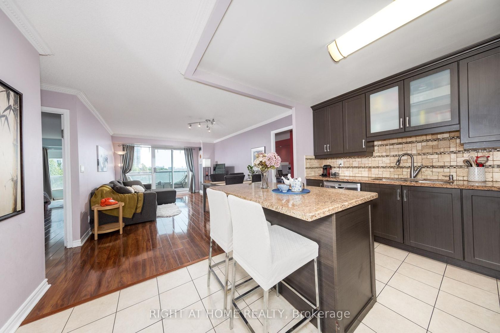 510 - 745 New Westminster Drive, Brownridge, Vaughan 